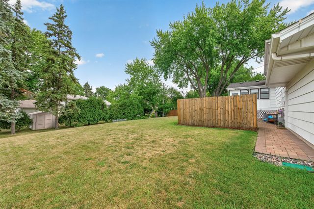8616 34th Avenue N, New Hope, MN 55427