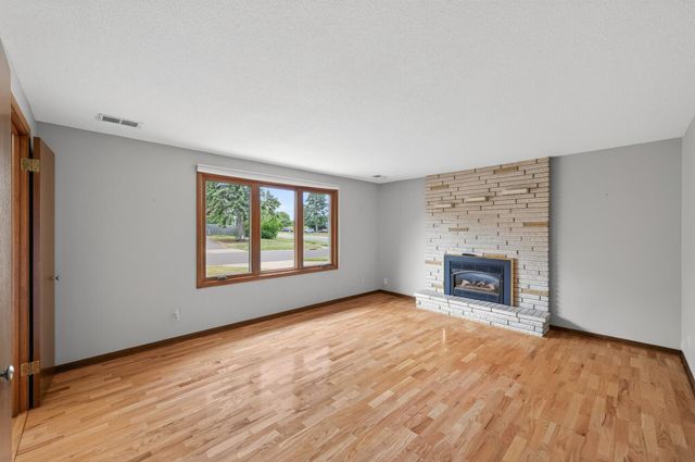 8616 34th Avenue N, New Hope, MN 55427
