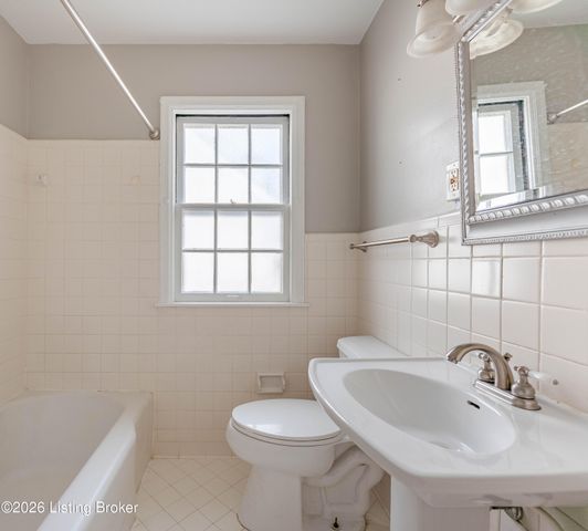 122 Bonner Ave, Louisville, KY 40207