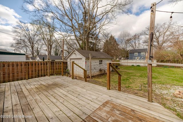 122 Bonner Ave, Louisville, KY 40207