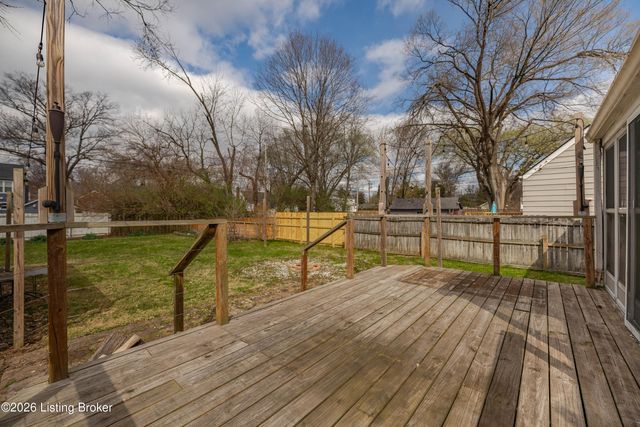 122 Bonner Ave, Louisville, KY 40207