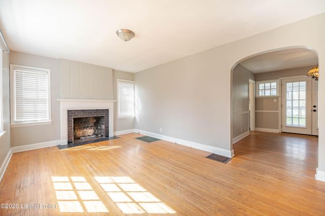 122 Bonner Ave, Louisville, KY 40207