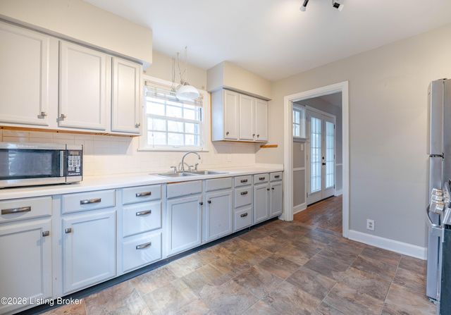 122 Bonner Ave, Louisville, KY 40207