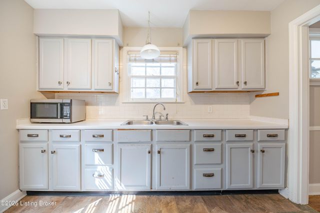 122 Bonner Ave, Louisville, KY 40207