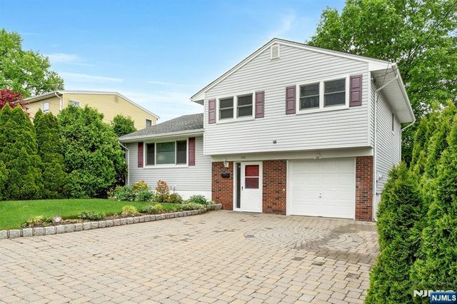 320 W Clinton Avenue, Bergenfield, NJ 07621