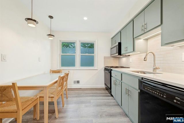 320 W Clinton Avenue, Bergenfield, NJ 07621