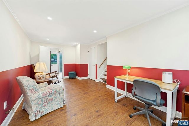 320 W Clinton Avenue, Bergenfield, NJ 07621