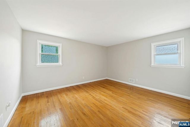 320 W Clinton Avenue, Bergenfield, NJ 07621