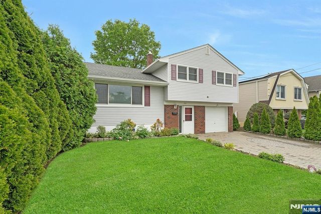 320 W Clinton Avenue, Bergenfield, NJ 07621
