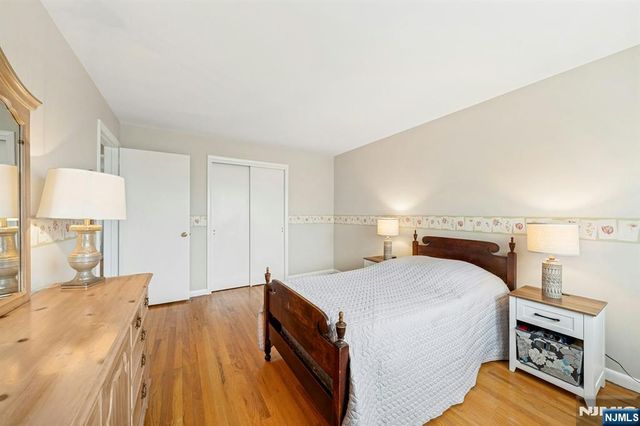 320 W Clinton Avenue, Bergenfield, NJ 07621