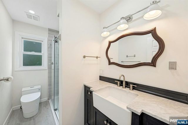 320 W Clinton Avenue, Bergenfield, NJ 07621