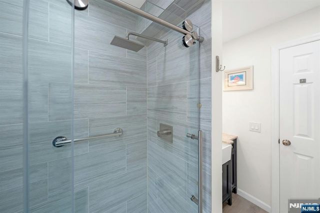 320 W Clinton Avenue, Bergenfield, NJ 07621