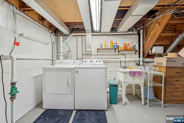 320 W Clinton Avenue, Bergenfield, NJ 07621