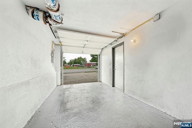 320 W Clinton Avenue, Bergenfield, NJ 07621