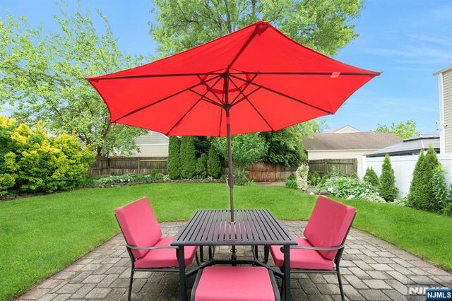 320 W Clinton Avenue, Bergenfield, NJ 07621