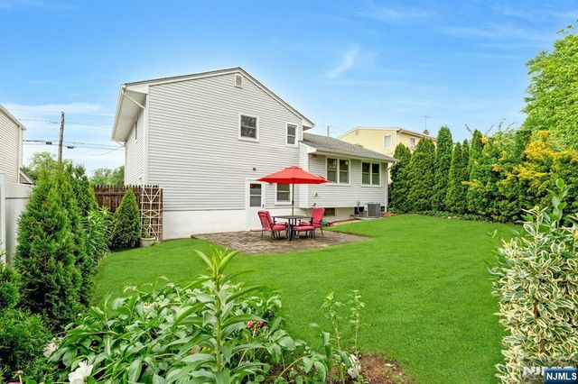 320 W Clinton Avenue, Bergenfield, NJ 07621