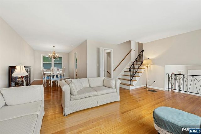 320 W Clinton Avenue, Bergenfield, NJ 07621