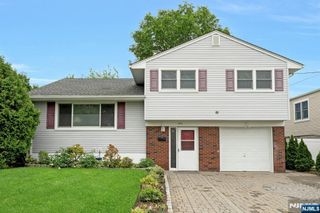 320 W Clinton Avenue, Bergenfield, NJ 07621