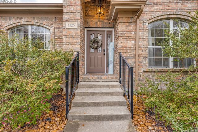1325 Black Oak Dr, Schertz, TX 78154