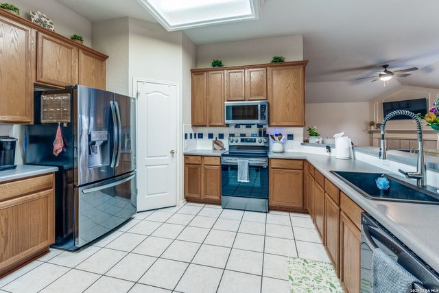 1325 Black Oak Dr, Schertz, TX 78154