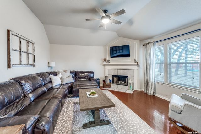 1325 Black Oak Dr, Schertz, TX 78154