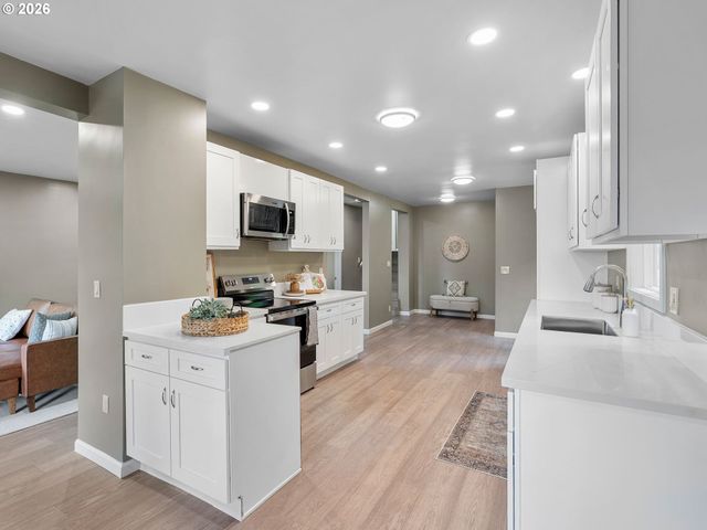 10503 Nw 3RD St, Portland, OR 97231