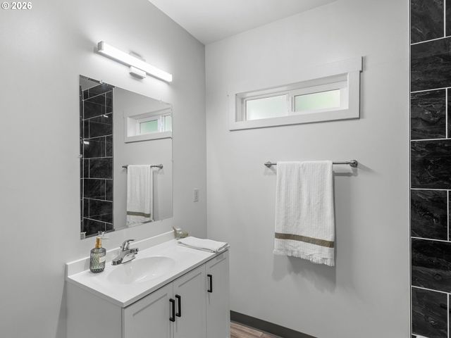 10503 Nw 3RD St, Portland, OR 97231