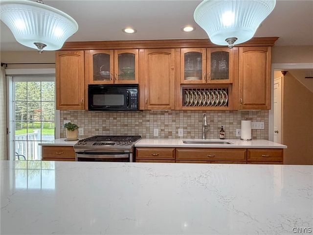 4 Gilbert Road, New Hartford, NY 13413