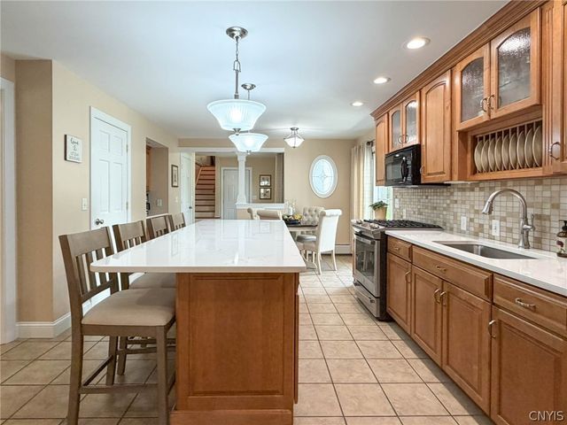 4 Gilbert Road, New Hartford, NY 13413
