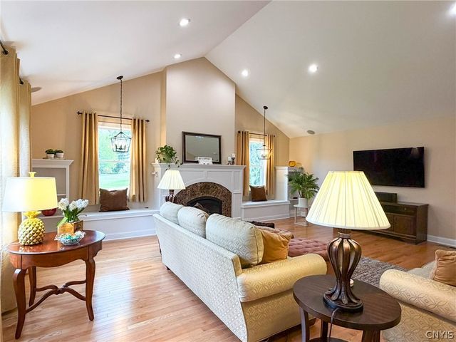 4 Gilbert Road, New Hartford, NY 13413