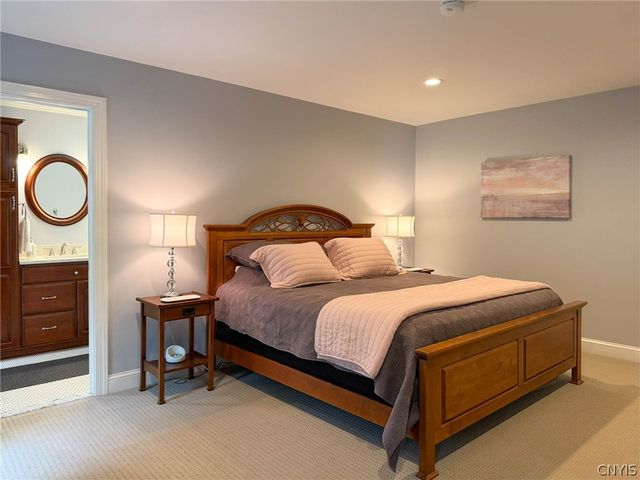 4 Gilbert Road, New Hartford, NY 13413