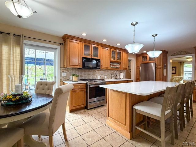 4 Gilbert Road, New Hartford, NY 13413