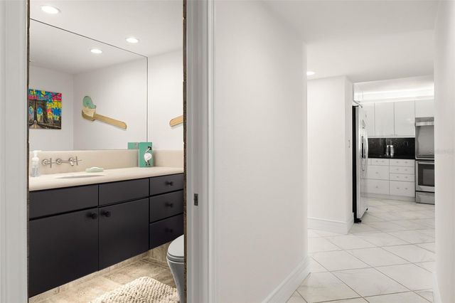 1750 BENJAMIN FRANKLIN DRIVE 8D, Sarasota, FL 34236