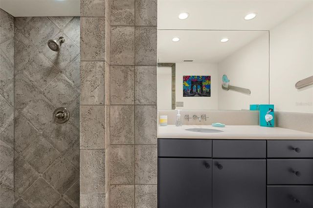 1750 BENJAMIN FRANKLIN DRIVE 8D, Sarasota, FL 34236