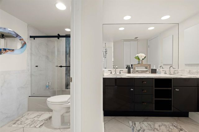 1750 BENJAMIN FRANKLIN DRIVE 8D, Sarasota, FL 34236