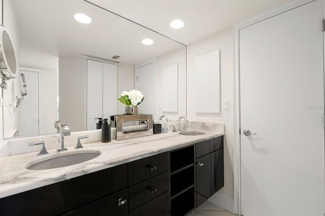 1750 BENJAMIN FRANKLIN DRIVE 8D, Sarasota, FL 34236