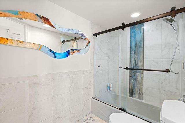 1750 BENJAMIN FRANKLIN DRIVE 8D, Sarasota, FL 34236