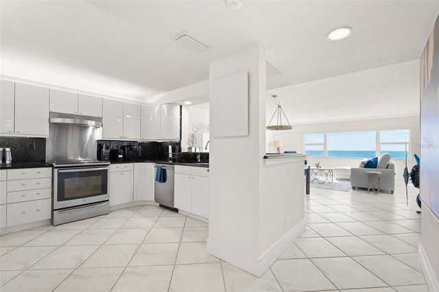 1750 BENJAMIN FRANKLIN DRIVE 8D, Sarasota, FL 34236