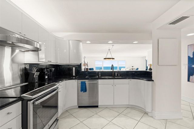 1750 BENJAMIN FRANKLIN DRIVE 8D, Sarasota, FL 34236