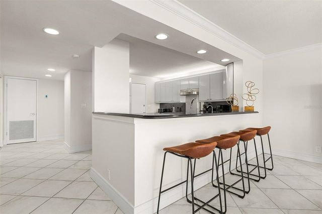 1750 BENJAMIN FRANKLIN DRIVE 8D, Sarasota, FL 34236