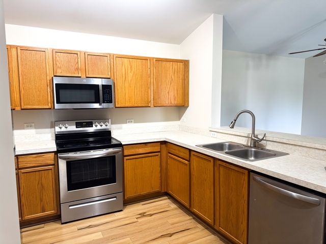 227 Silverstone Drive 227, Carpentersville, IL 60110