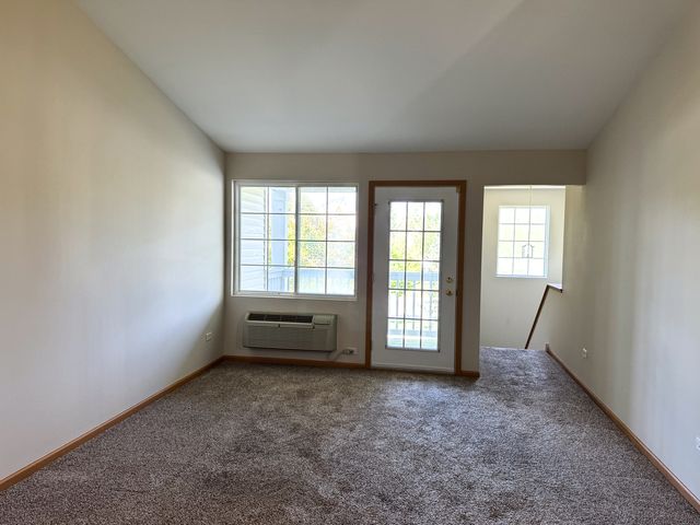 227 Silverstone Drive 227, Carpentersville, IL 60110