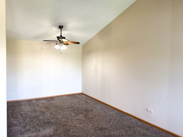 227 Silverstone Drive 227, Carpentersville, IL 60110