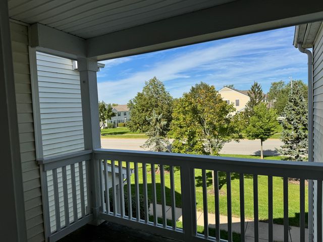 227 Silverstone Drive 227, Carpentersville, IL 60110