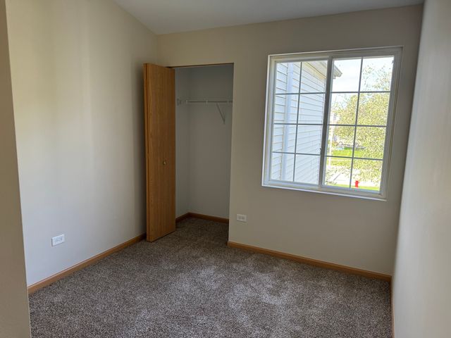 227 Silverstone Drive 227, Carpentersville, IL 60110