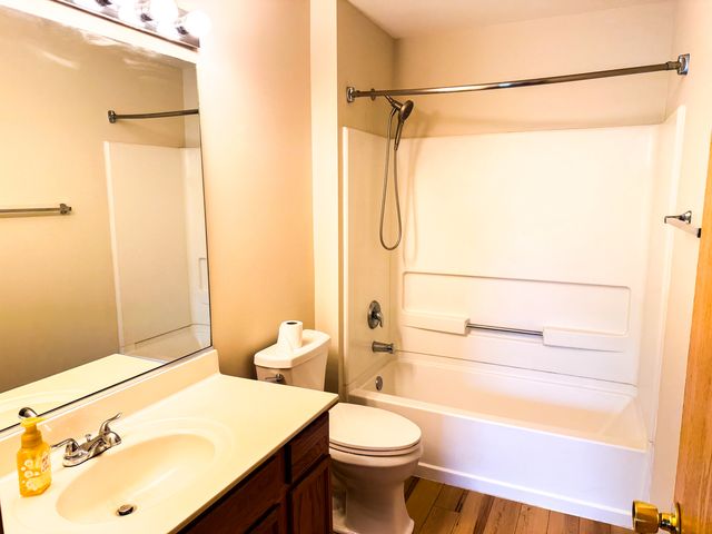 227 Silverstone Drive 227, Carpentersville, IL 60110