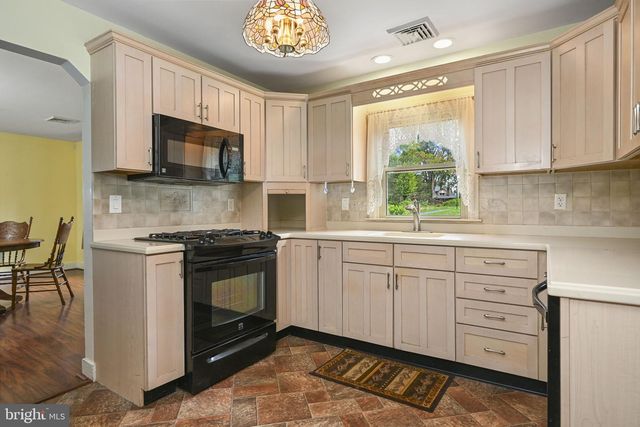 408 ELWYN TER, Manheim, PA 17545