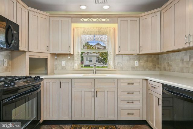 408 ELWYN TER, Manheim, PA 17545