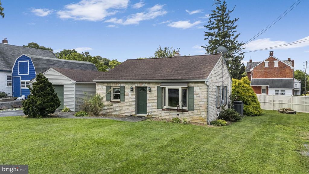 408 ELWYN TER, Manheim, PA 17545