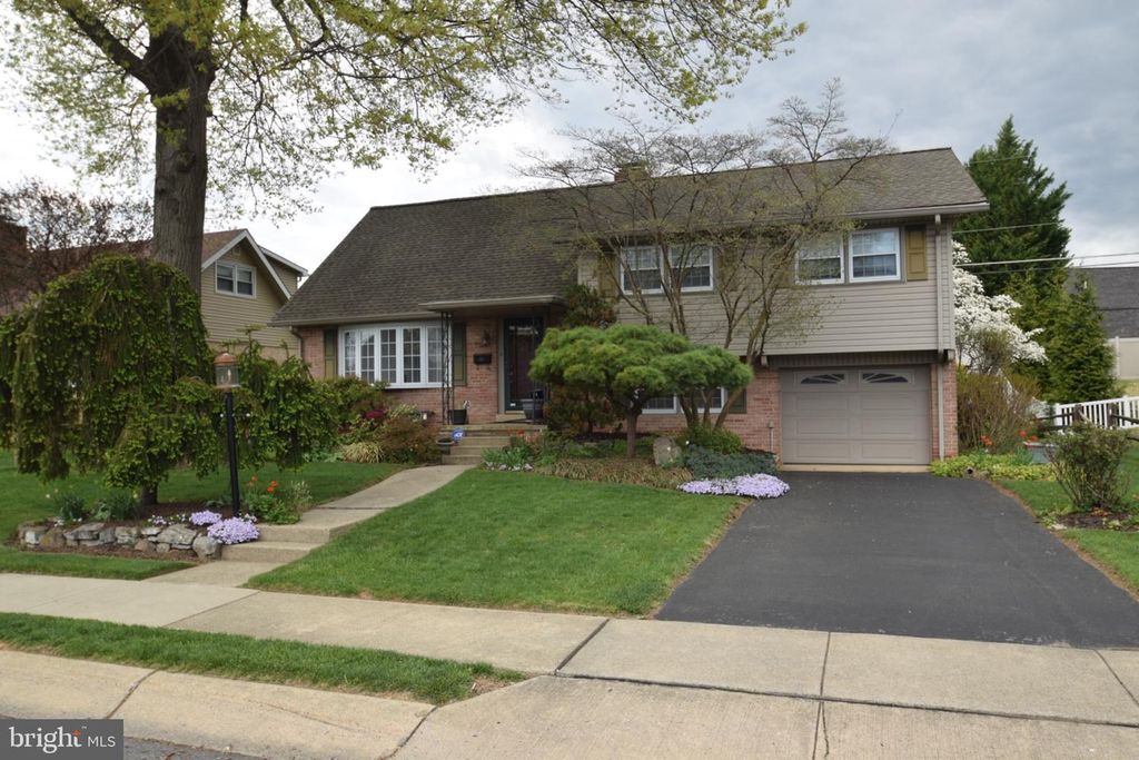 1305 WHITFIELD BLVD, Reading, PA 19609